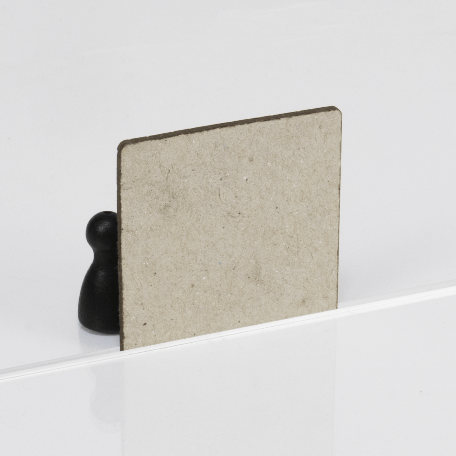 Freestanding material sample: Gray solid cardboard